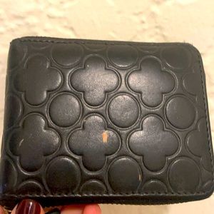 Original clover design zip around wallet
